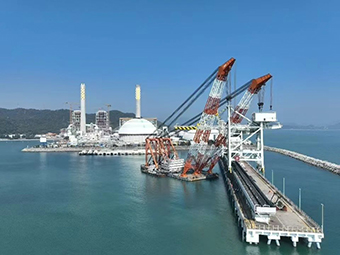 華潤海豐卸船機順利吊裝，助力粵港澳大灣區能源供應