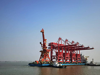 黨員突擊隊保交付丨4臺卸船機發運印尼賓坦